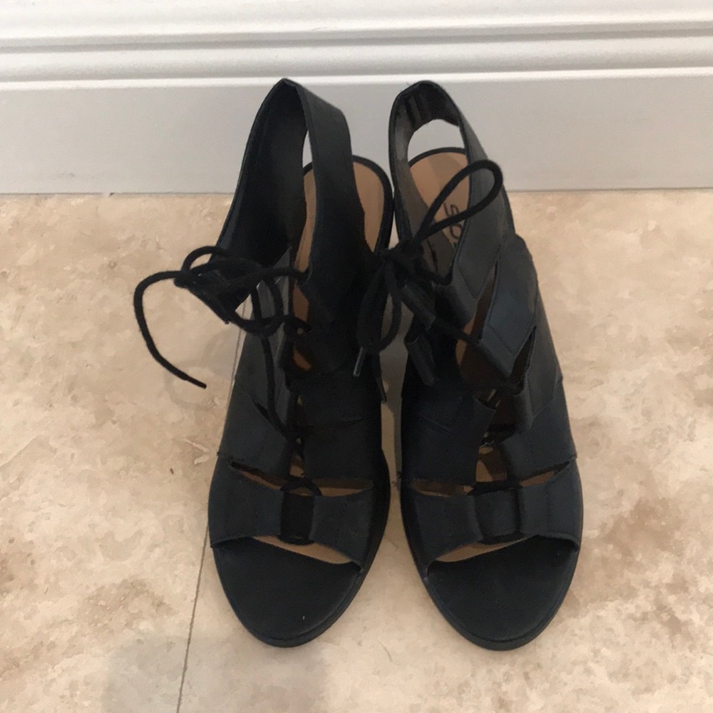 Black leather lace up heels size 8.5